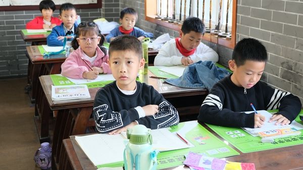 ������һ��(ji��)�nՓӢ�ۡ����㽭��ɽ���Ӆ^(q��)����(d��o)�̎��Ϻ�ÿ��(ji��)�n