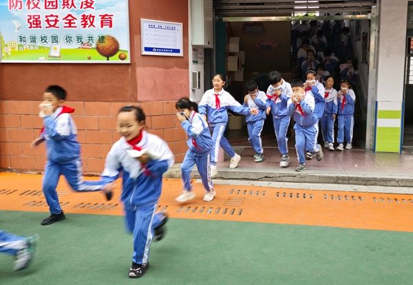 ����С�W�_չ����������ɢ����