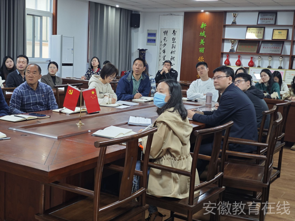 �Ϸ����³�С�W�M���_չ�����L��ʾ���}�������