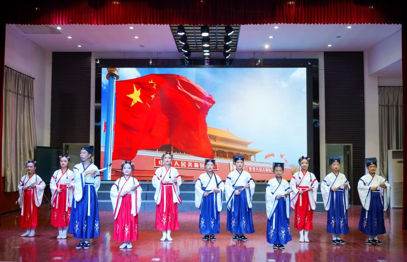 ����С�W(xu��)���|(zh��)�����ɹ�չʾ����ͬ���cٝ