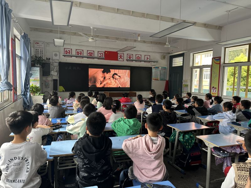 ����С�W�M�������^��ӰƬ���Ґ۟o��2��