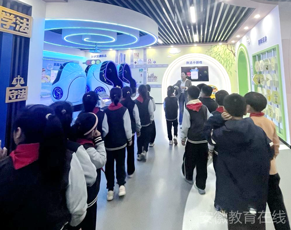 �Ϸʎ�����С�������F�L�S��У�W(xu��)�����^δ�����˷��ν�������