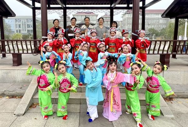 �����׃��@���Ӱ��c�е������S÷���M(j��n)У�@��(ji��)Ŀչ�ݻ��(d��ng)