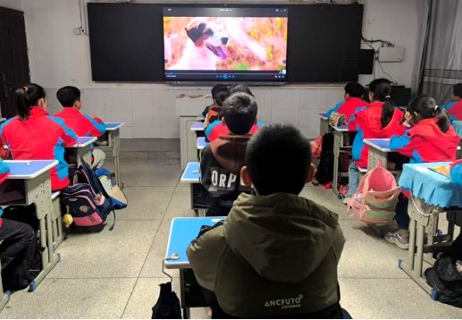 ������ČW(xu��)У�M�������^(gu��n)����(y��u)��ӰƬ���Ґ�(��i)�o(w��)��2��