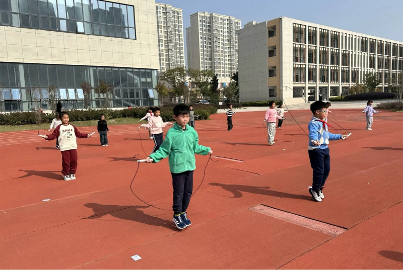 �Ϸʎ�����С�������F(tu��n)�L(zh��ng)�S��У�����y(c��)ԇ���(d��ng)����_(k��i)չ