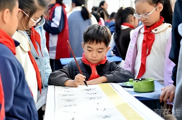 �Ϸ������b��С�W���AͥУ�^�e�k��ʮ��á����ֹ������