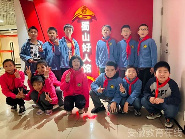 �L��·�ڶ�С�W��䞳У�^������־Ը���� ���r��������