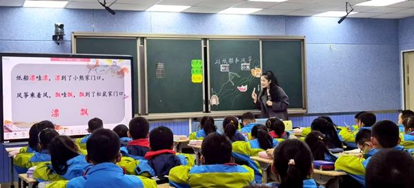 ����С�W�Z�ĽM��λ�������ʼ���