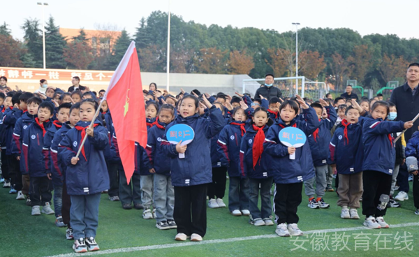 �Ϸʎ�����С�������F(tu��n)�L(zh��ng)�S��У�������M(j��n)У�@��������ͨ��ȫ����