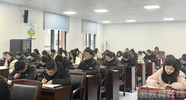 �Ϸʎ�����С�������F(tu��n)�L(zh��ng)�S��У���_���н̌W(xu��)�z��ϵ�й������Y(ji��)��(hu��)