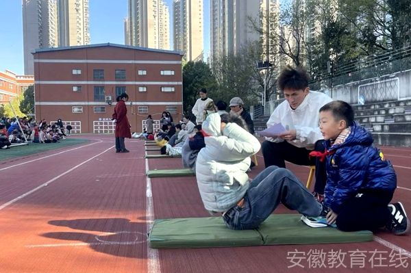 �Ϸ��Ў������ٵڶ�С�W(xu��)�w���_(d��)��(bi��o)�\(y��n)��(d��ng)��(hu��)�A�M��Ļ