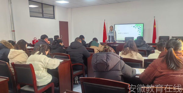 �Ϸʎ�����С�������F(tu��n)�L(zh��ng)�S��У�_չ�½̎��̌W(xu��)��Ҏ(gu��)��Ӗ(x��n)