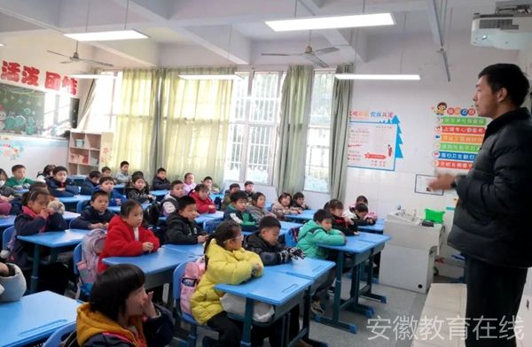 �L(zh��ng)��·�ڶ�С�W(xu��)�ྰ��У�^(q��)�_չ���L(zh��ng)�M(j��n)�n�û��(d��ng)