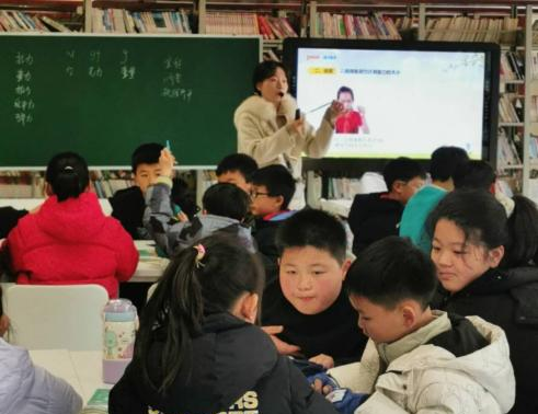 �Ϸ��к��D�WУ����Ԫ̽�������ϿƌW˼�S