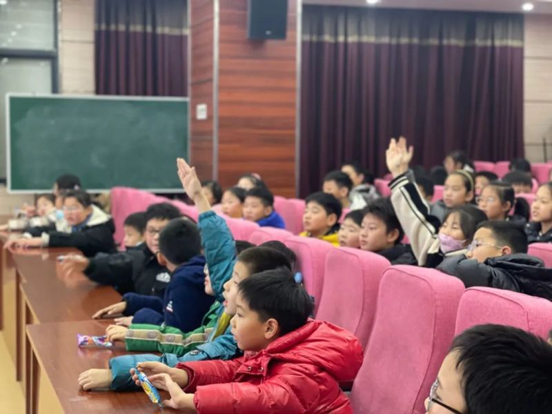 �L��·�ڶ�С�W��䞳У�^����P���y�Ļ����ռ����t֪�R