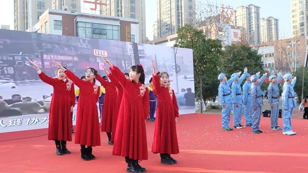 ÷�_���WУ��ͯ��������δ�� �����~��������