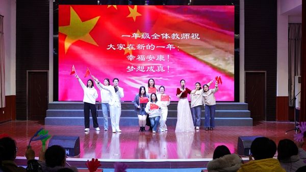 ����С�W�e�БcԪ��ӭ�����g��