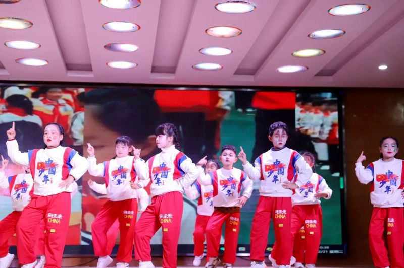 �Ϸ��Ў������ٵڶ�С�W�e�k���꼉2025��Ԫ����ˇ�R��