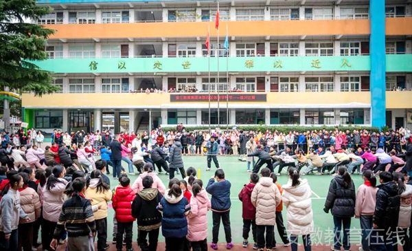 �Ϸ��а��c·����С�W(xu��)����У�^(q��)�_(k��i)չ�w���W(xu��)�ƹ�(ji��)���(d��ng)