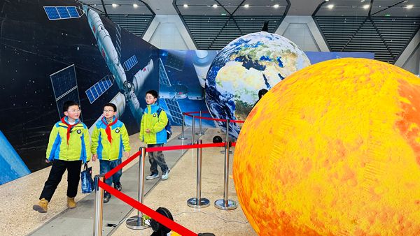 �����W�Ӆ��^2025�Ї������c�����պ���Ƽ�չ