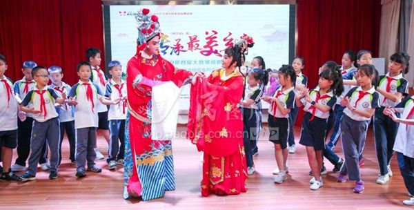 ���ϣ����(xi��ng)�Є�(d��ng)�������С��һ�w���W(xu��)У���������wϵ