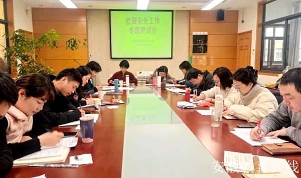 �Ϸ��а��c·����С�W�������F���_У�@��ȫ��Ӗ��