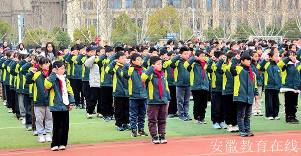 �Ϸ��н�����С�W2025�괺���_�W��Ӽo��