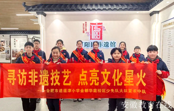 �Ϸ������b��С�W���AͥУ�^�����L���z��ˇ���c���Ļ��ǻ�