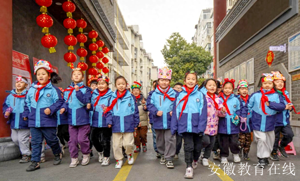 �Ϸ������b��С�W�������F�e�k2025�괺���_�W��Y�ߵڰˌÄ��⹝���