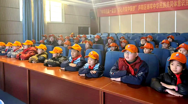 �Ϸ������b��С�W(xu��)�۴�·У�^(q��)�_չУ�@СС��ȫ�T��Ӗ(x��n)