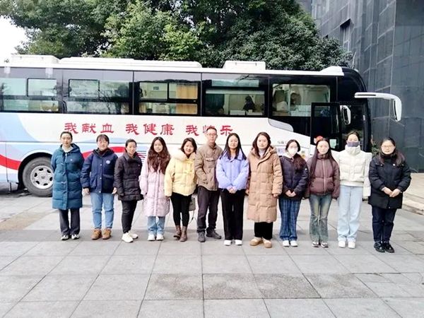 ��Ѫ���f�����ߓ��������Ϸ������b��С�W�̎����ӟo���IѪ���