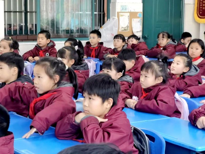 �Ϸ��а��c·����С�W�����L�M�n�ã�����֪�R�����g