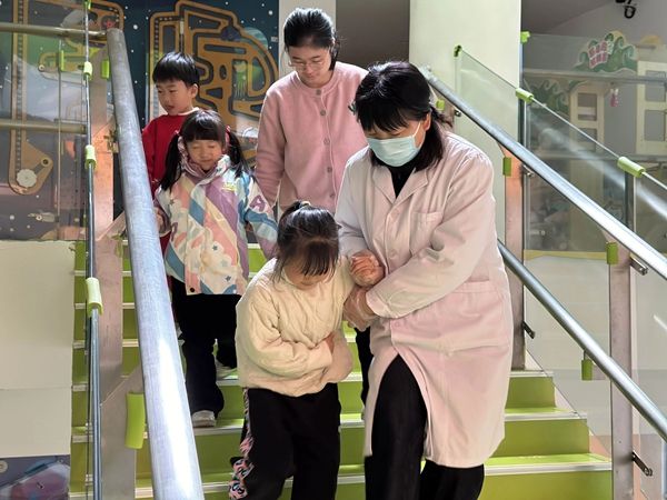 �Ϸ��а��c·�׃��@�������F����֮��ֈ@�_չʳƷ��ȫϵ�л��‌