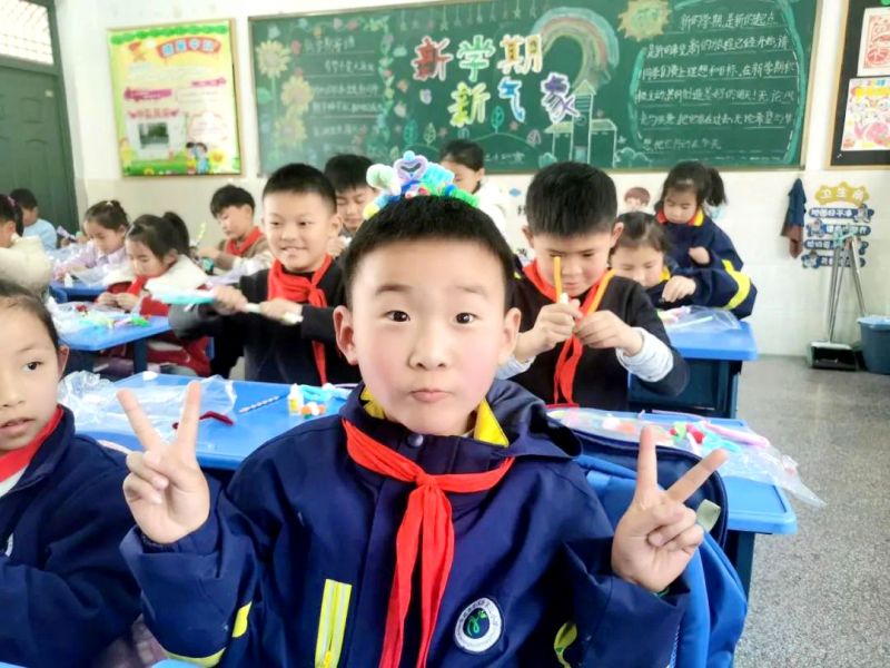 С���Ʉ�(chu��ng)�� ��У���g��(l��)�������c·����С�W(xu��)�H���ֹ��n��