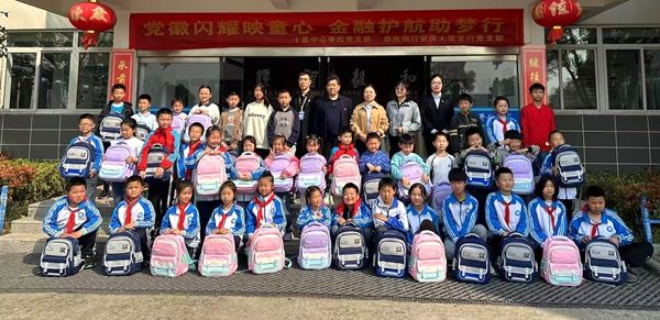 �����y���Aï֧�е�ʮ�����ČW(xu��)У�_(k��i)չ��(��i)�����W(xu��)���(d��ng)