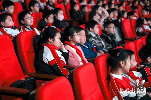 ��WУ�@����700��С�W�� �������Q�I���g�WԺ����˼�����v���»���