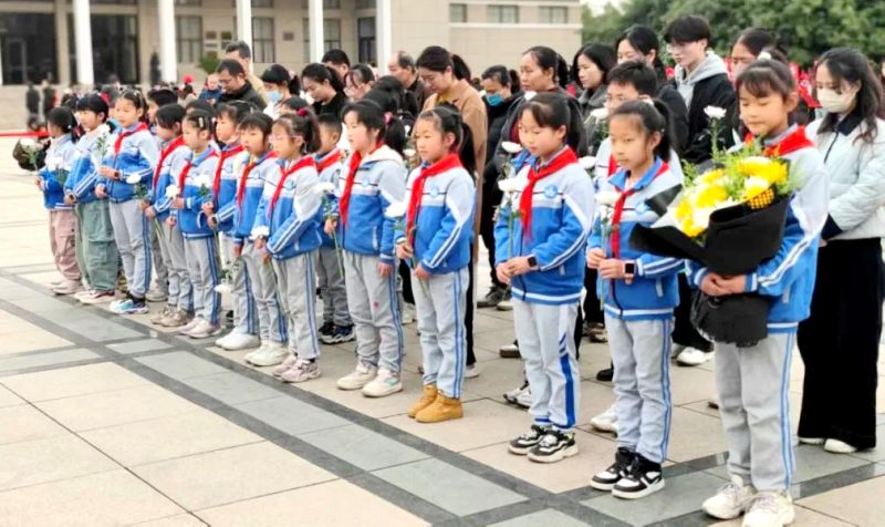 ���Ӆ^����Z�ڶ����С�W��������Ӣ�� ���Аۇ���