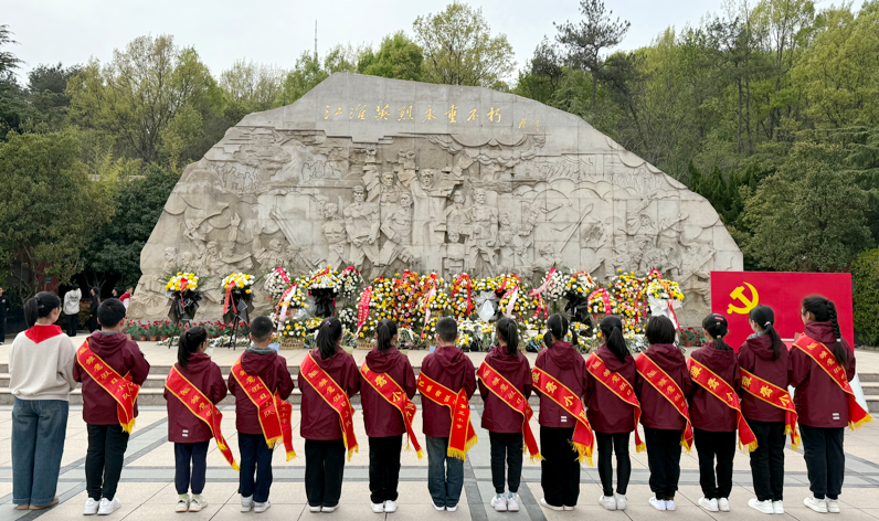 ������Ӣ�� н���������������c·����С�W�_չ���������}����ϵ�л��