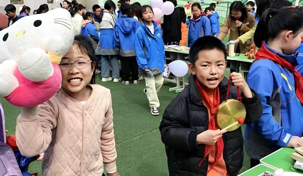 ���c�е�·��һС�W��У�@�x�u�I����