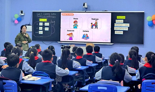 �Ϸ������b��С�W���AͥУ�^���`�����n�����̽���̌W��·��