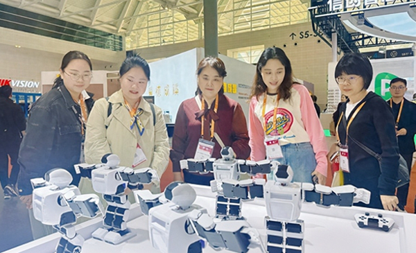 �Ϸ�����Wǰ�������������҅��ӵ�85���Ї������b��չʾ��