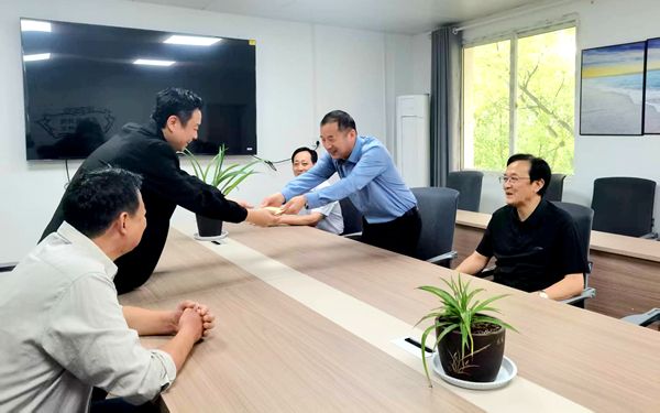 ����r����˾����һ��ο��������ČWУ����