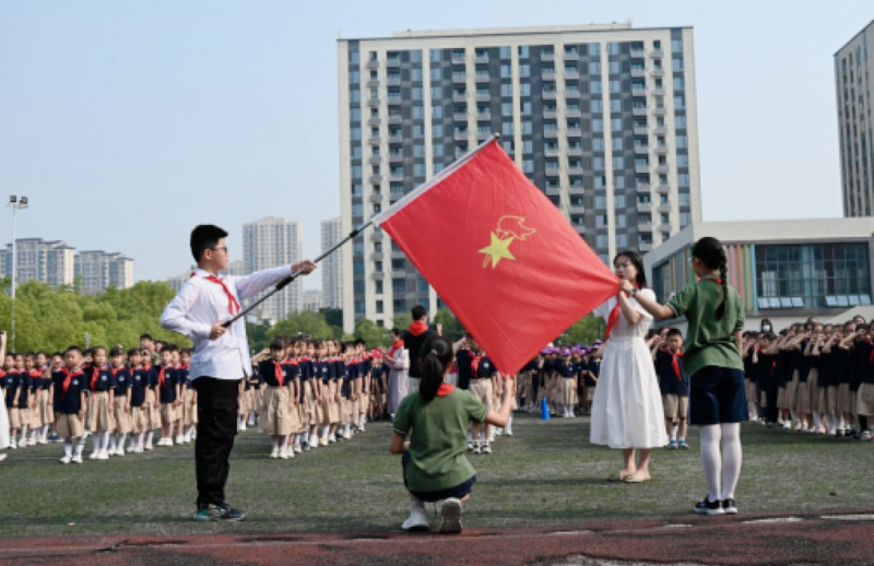 �Ϸ��а��c·����С�W�e��һ�꼉����꠆T��ꠃxʽ