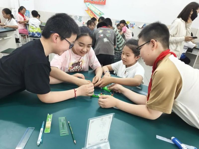 �Ϸ��а��c·����С�W�`ϪУ�^�_չ