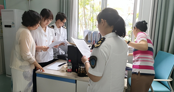 �Ϸ��а��c·�׃��@�������F���@ӭ�ӏ]ꖅ^�l������ί�T���z��