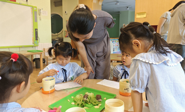 �Ϸ��а��c·�׃��@����֮��ֈ@ӭ�����A�׽�ͬ�ʅ��^����