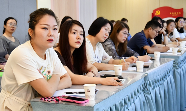 �Ϸ��а��c·�׃��@�������F(tu��n)ӭ��·�ֈ@��ͬ�Ĺ�������������ͯ��