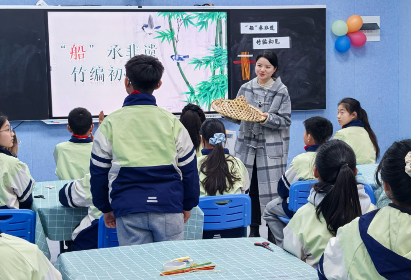 ���b��С�W(xu��)��λ�̎��څ^(q��)�ڄ�(d��ng)������(y��u)�|(zh��)�n�u(p��ng)�����p�p�ث@һ�Ȫ�(ji��ng)