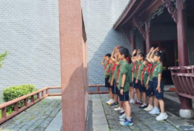 �Ϸ��а��c·����С�W�_չ