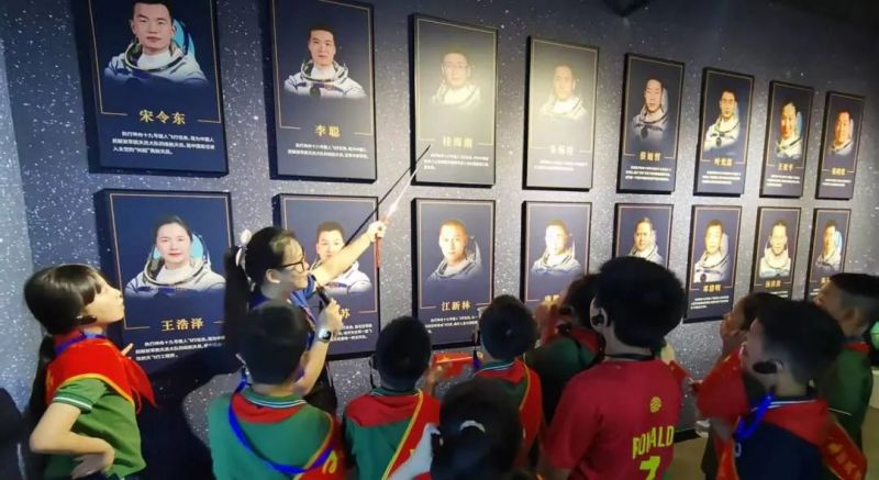 �Ϸ��а��c·����С�W(xu��)�`ϪУ�^(q��)�����_����������  �Ԍ�(sh��)�`̽����֪